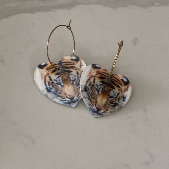 MoMA Design Store Lenticular Tiger Earrings - Picture 3 of 5